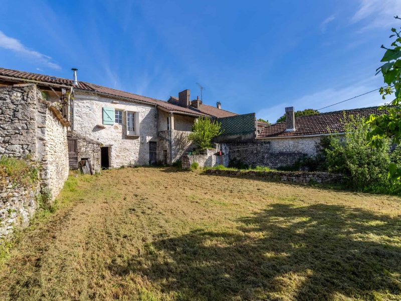 House-2-garden-WMC389