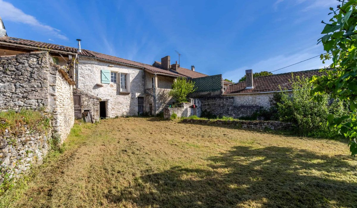 House-2-garden-WMC389