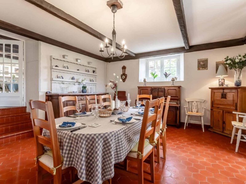 House-dining-2-WMC548