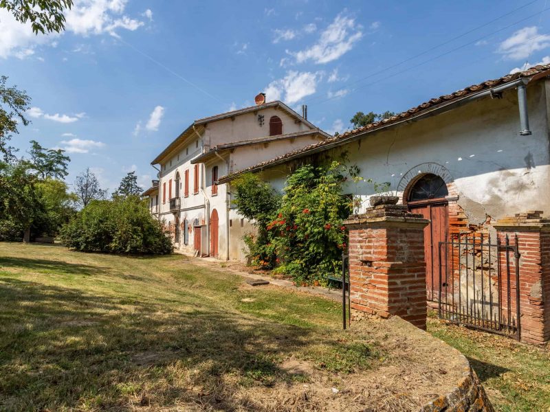 House-front-2-WMC469