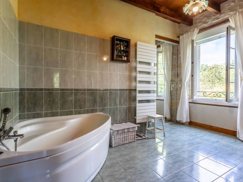 Interior-bathroom-WMC436