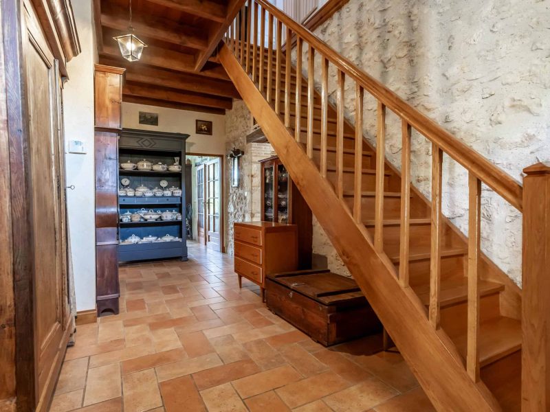 Interior-hallway-WMC436