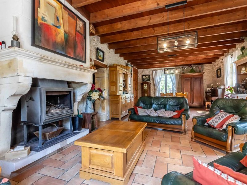 Interior-livingroom-2-WMC436