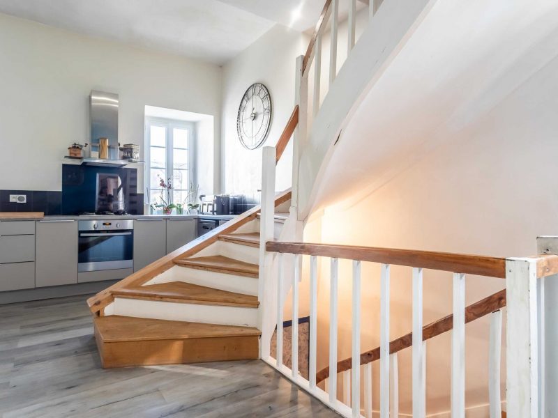 Kitchen-stairs-WMC691 (1)