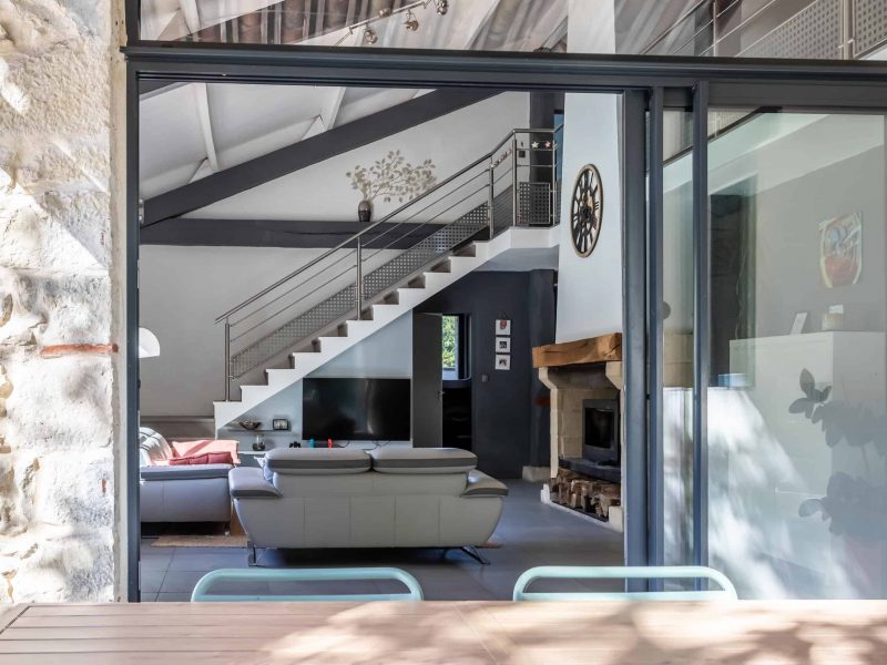 Country house with pool and land