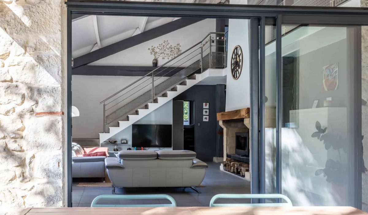 Country house with pool and land