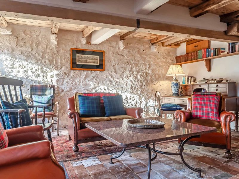 Living-back-3-WMC672 (1)