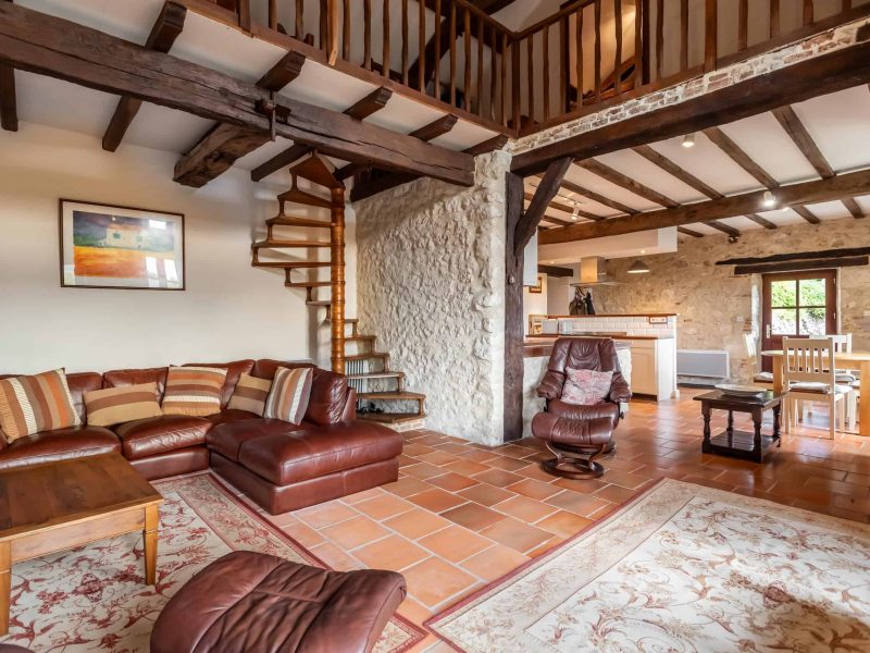 Livingroom-WMC524 (1)