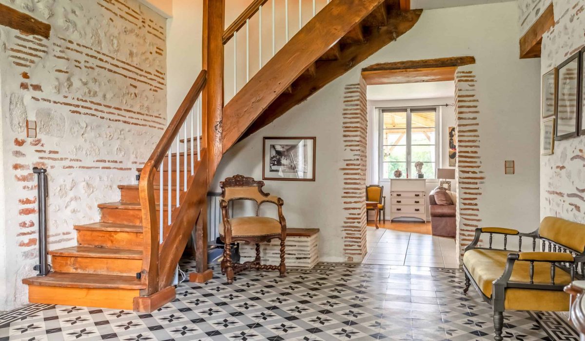 Manoir Entrance Hall and Staircase-WMC587-27