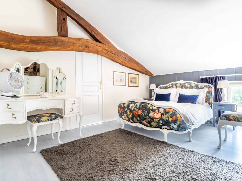 Manoir Family Suite- Adult Room-WMC587-30