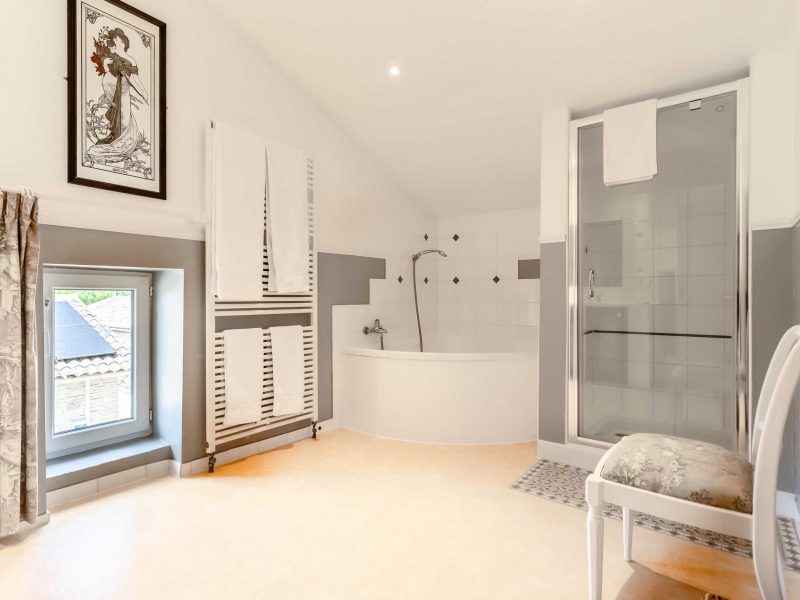 Manoir North East Berdoom Suite Shower room-WMC587-35