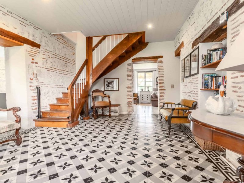 Manoir hallway-WMC587-26