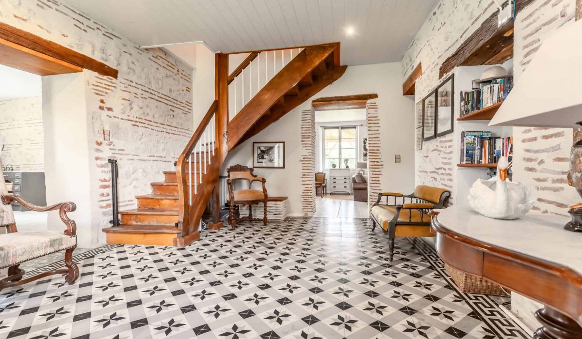 Manoir hallway-WMC587-26