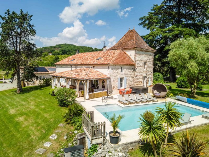 Country house with annexes, 3 x pools and view