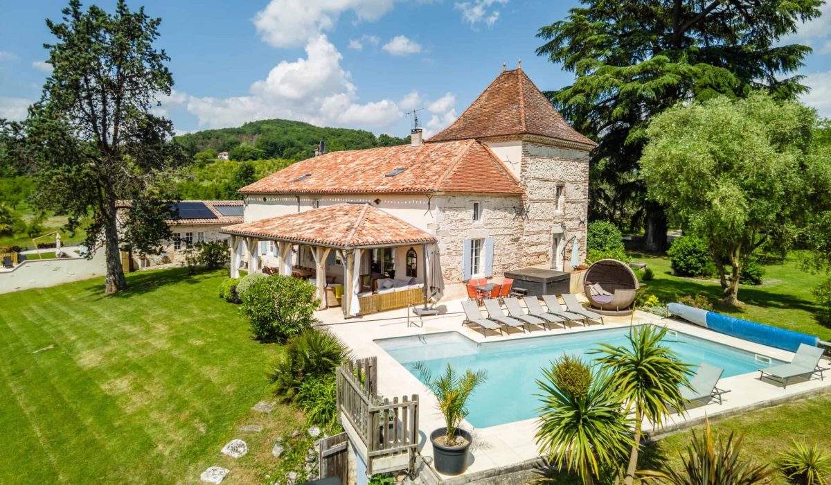 Country house with annexes, 3 x pools and view