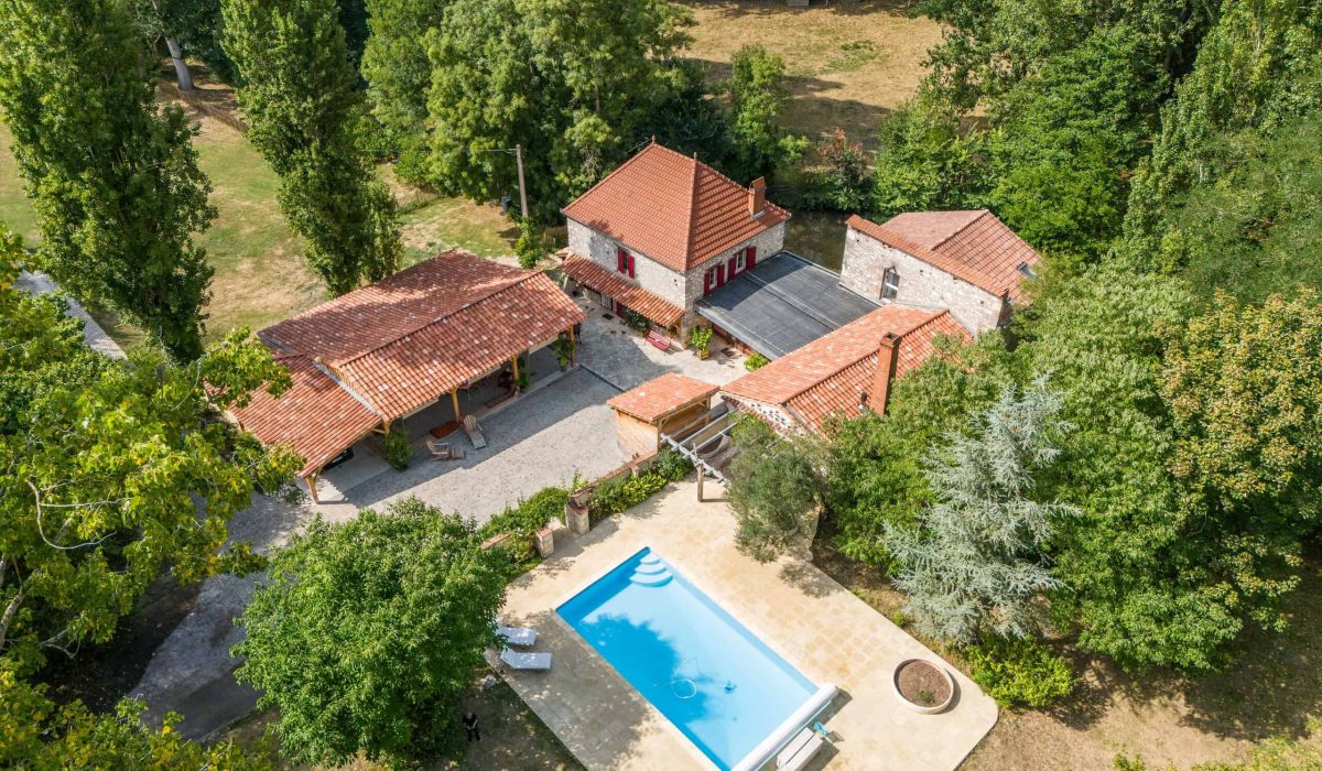 Stone mill house with stables, annexe and pool