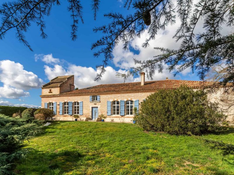 Country property close to Agen