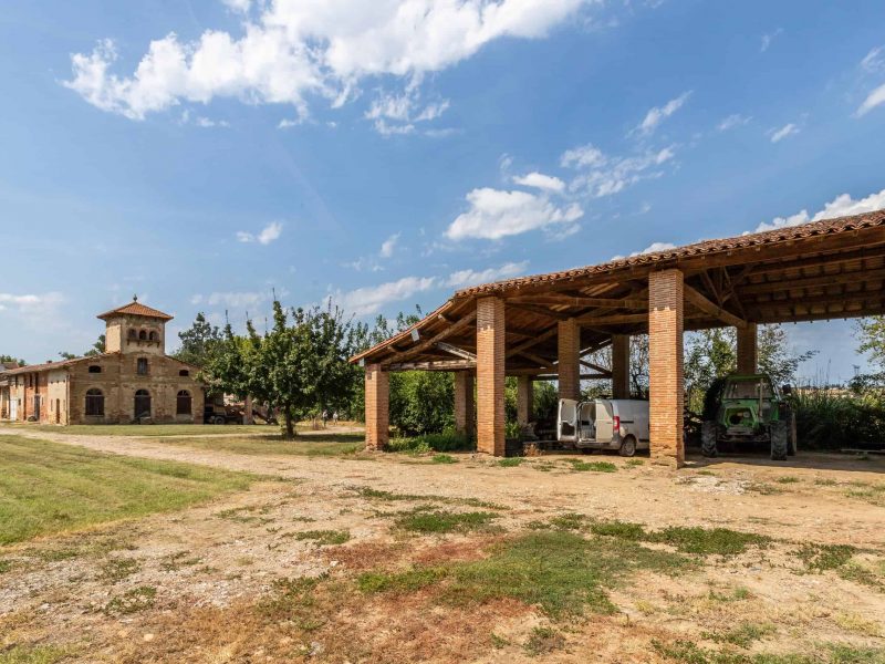 Outside-hangar-WMC469