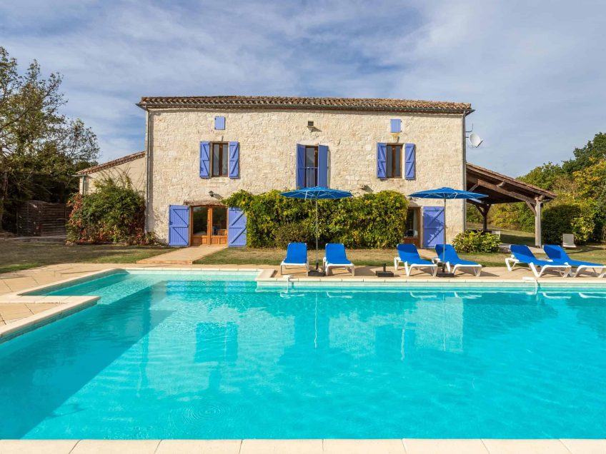 Country property with gite, pool and tennis court