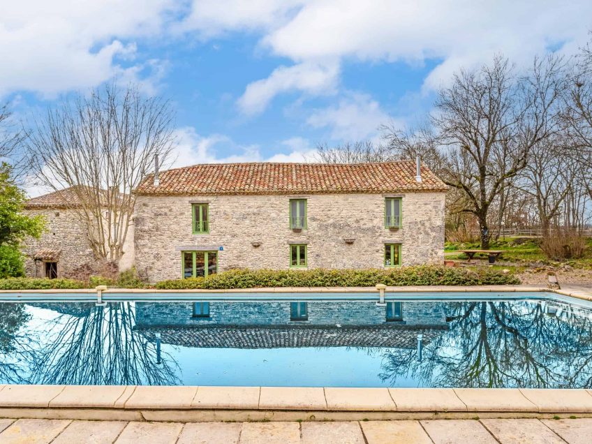 Country property with gites, pool and equestrian facility