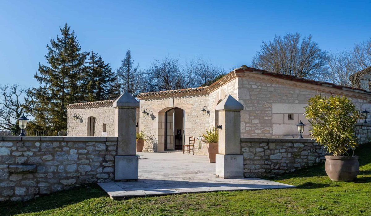 Pool-entrance-WMC351