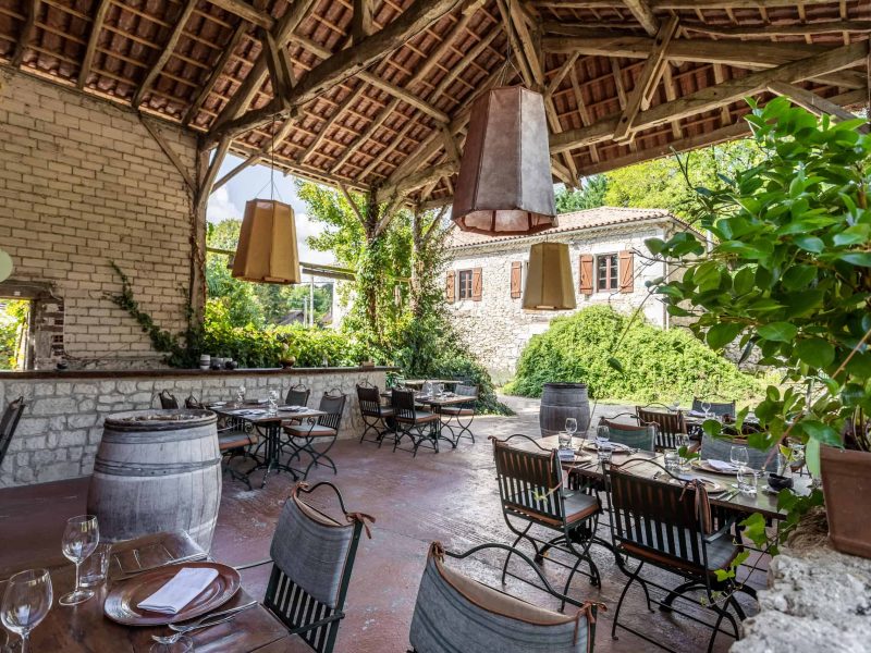 Restaurant-Outside-2-WMC184