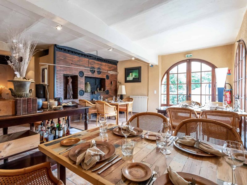 Restaurant-diningarea-2-WMC184