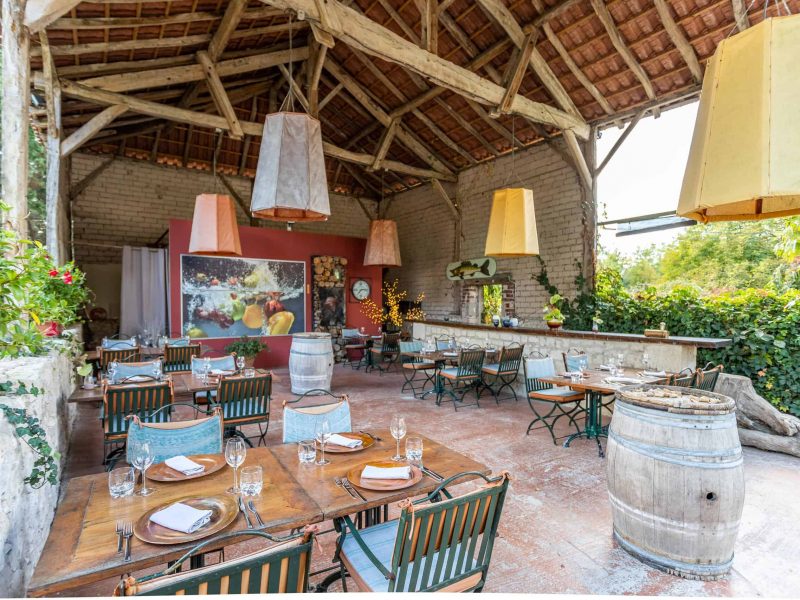 Restaurant-outside-1-WMC184