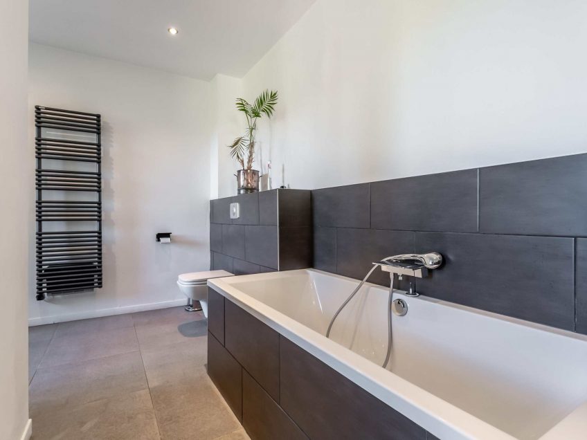 SHower-8-WMC649