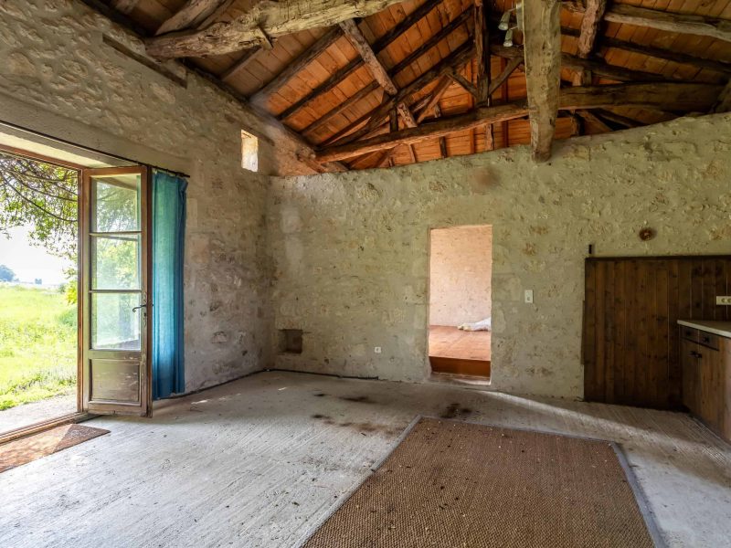 Second-house-livingarea-WMC433