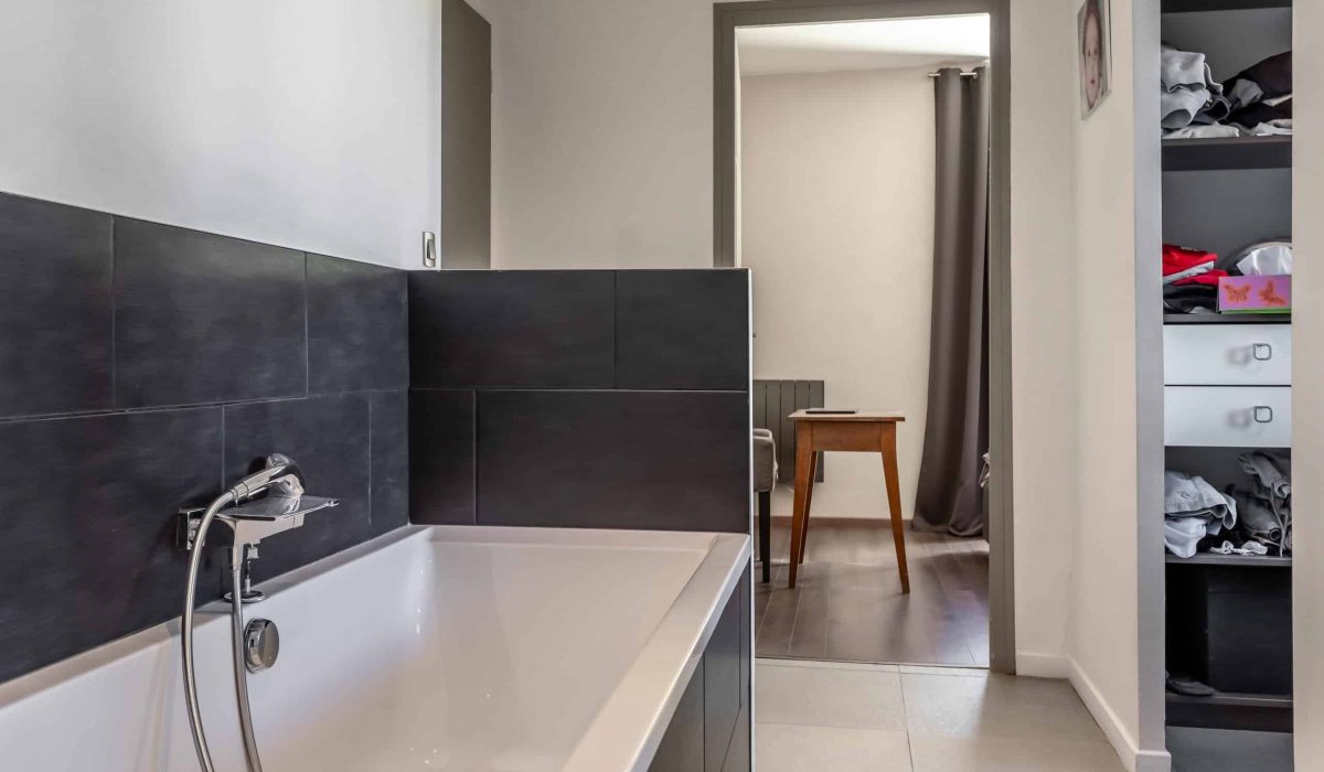 Shower-dressing-WMC649