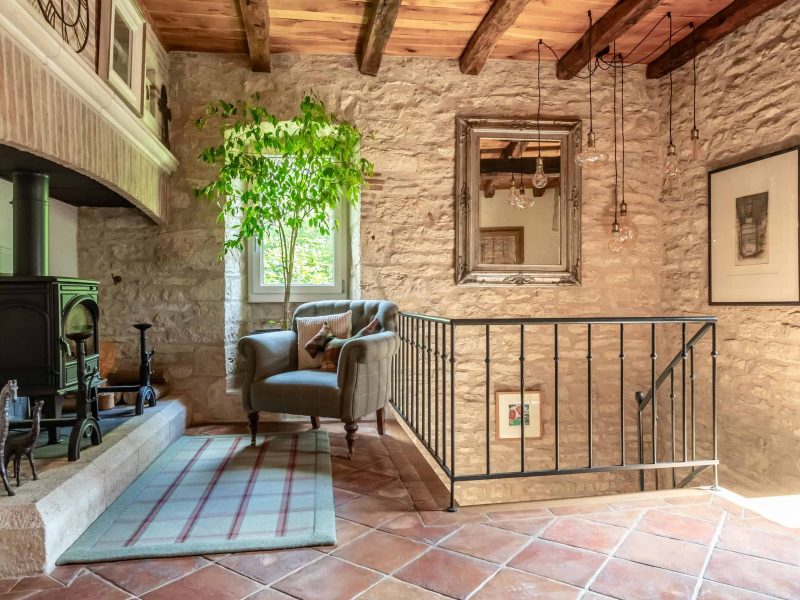 Sitting-landing-WMC577