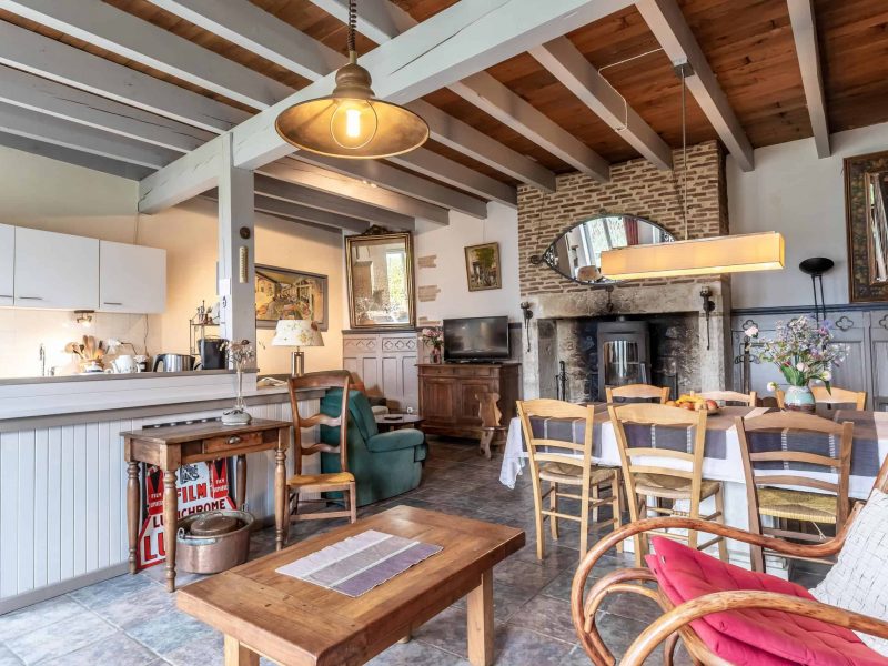 Sittingroom-WMC237 (1)