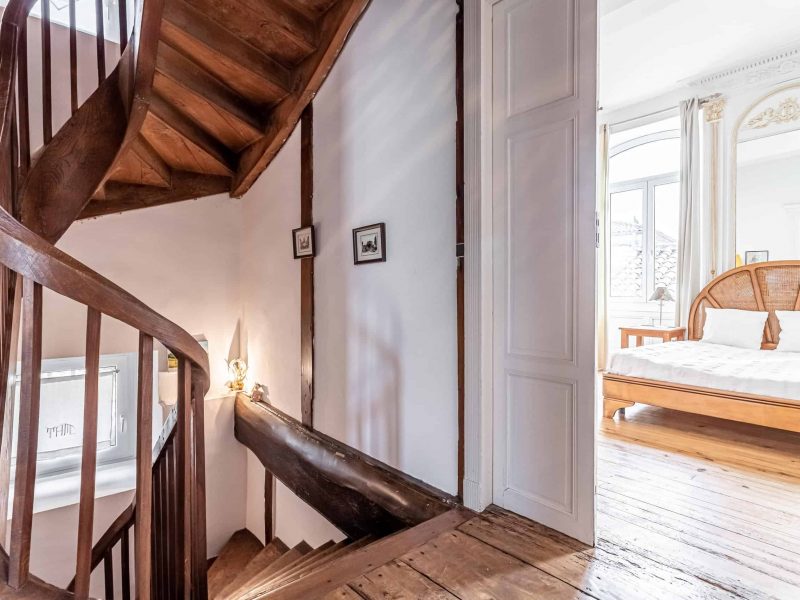 Stairs-bedroom-WMC200