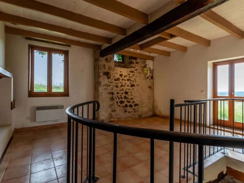 Top-floor-room-WMC433