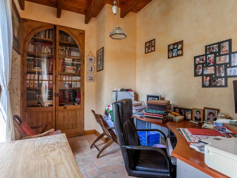 Upstairs-office-WMC436