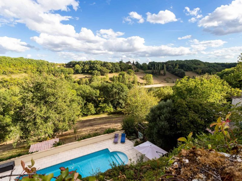 Propriété en pierre avec piscine et vues