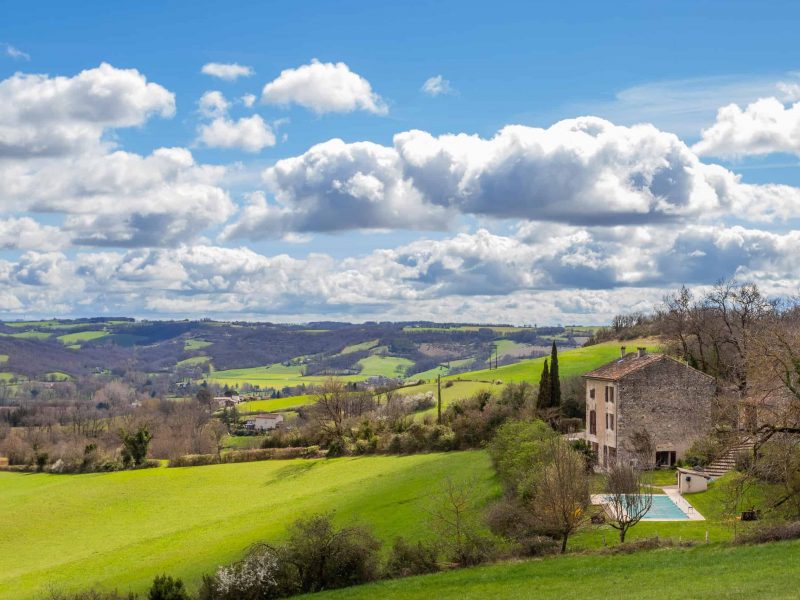 Propriété de campagne avec piscine et vue