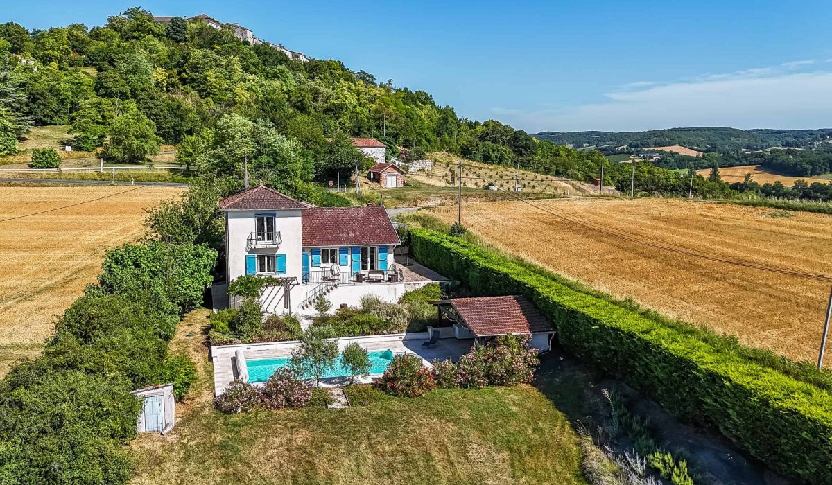Maison de campagne avec piscine et garage