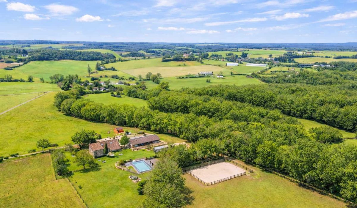 Propriété de campagne avec gîte, écuries et dépendances