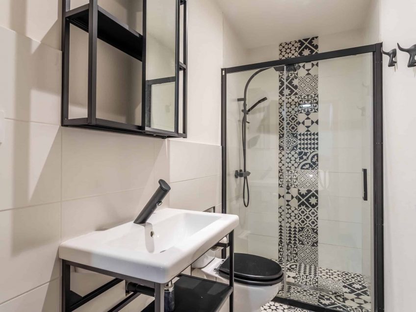 basementshower-1-wmc659