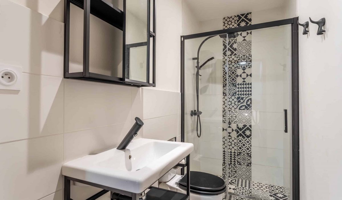 basementshower-1-wmc659