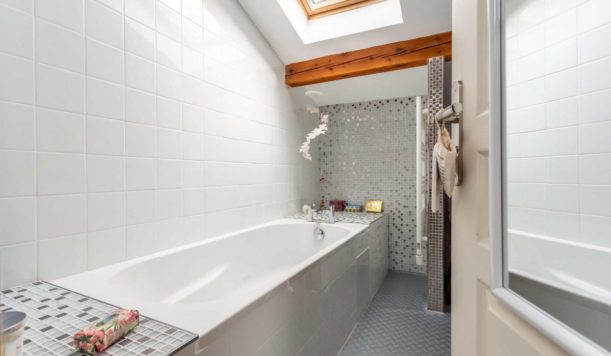 bathroom-1-WMC652-13