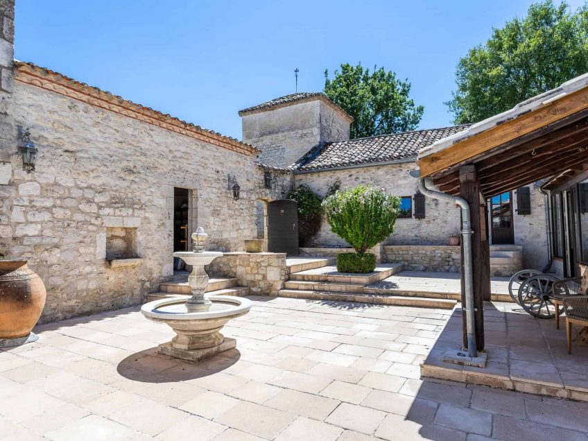 courtyard-1-wmc609