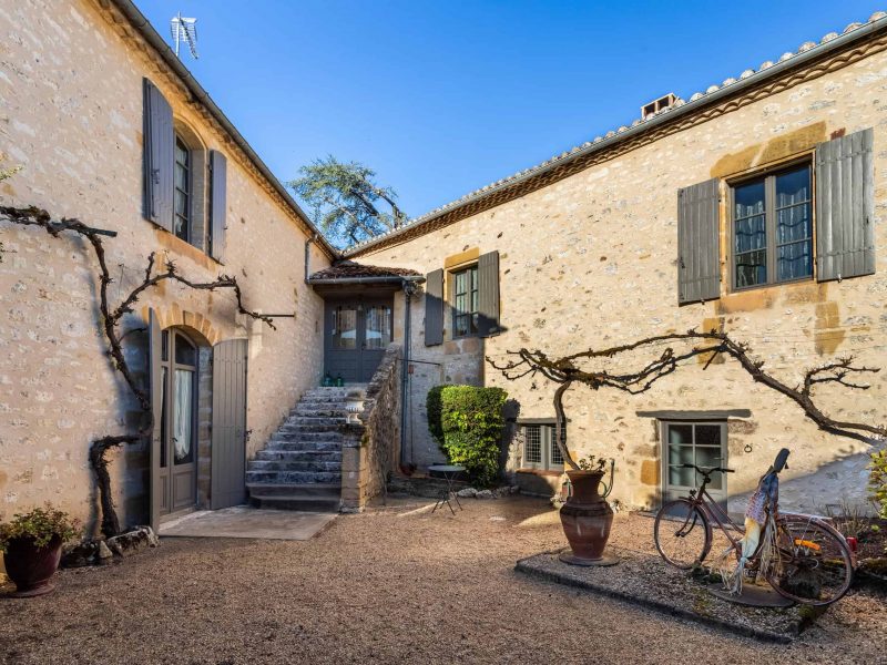 Village house with garden, pool and parking