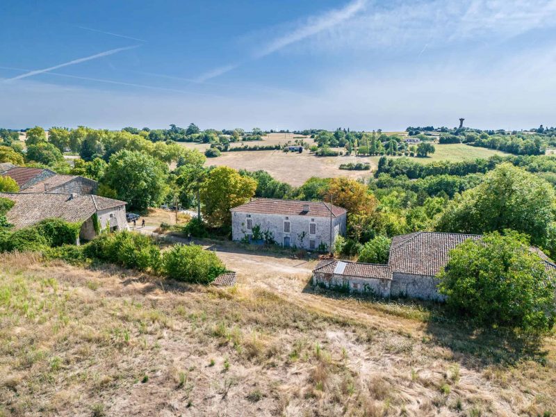 Maison de campagne à rénover avec 3 granges