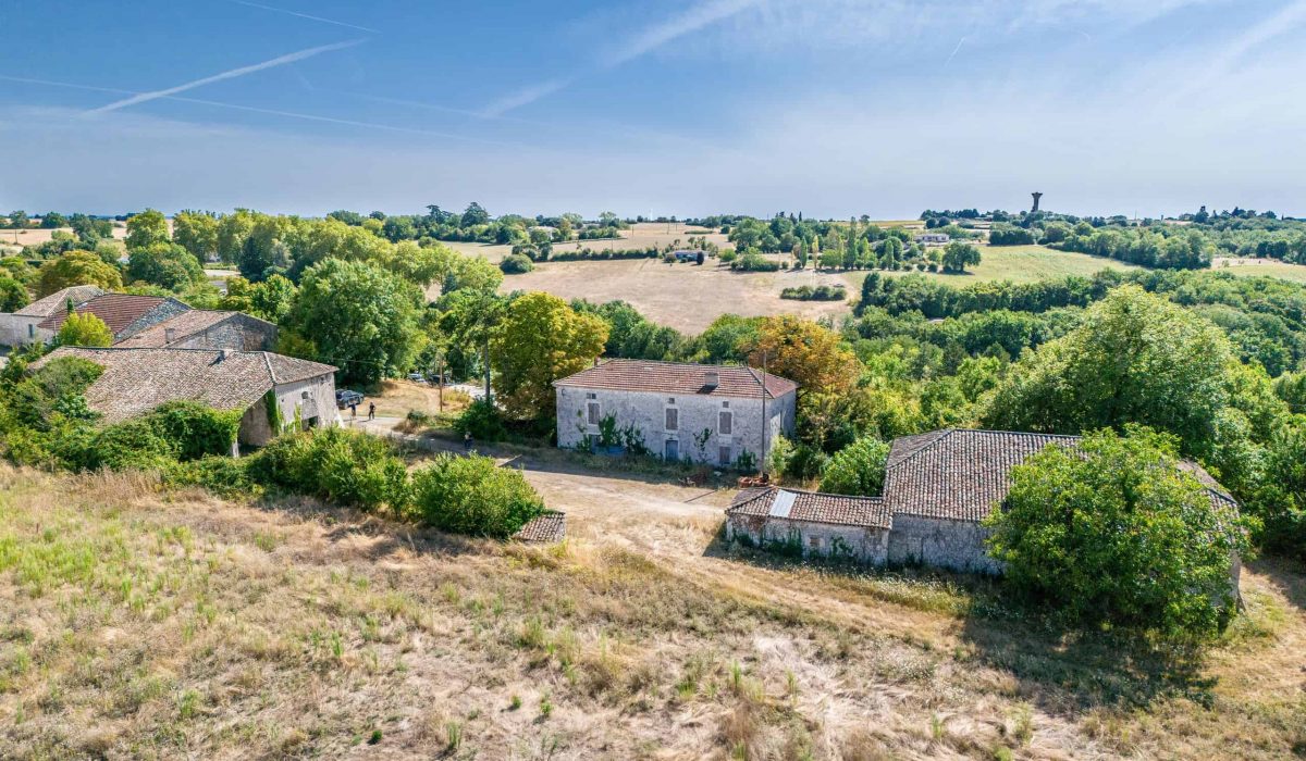 Maison de campagne à rénover avec 3 granges