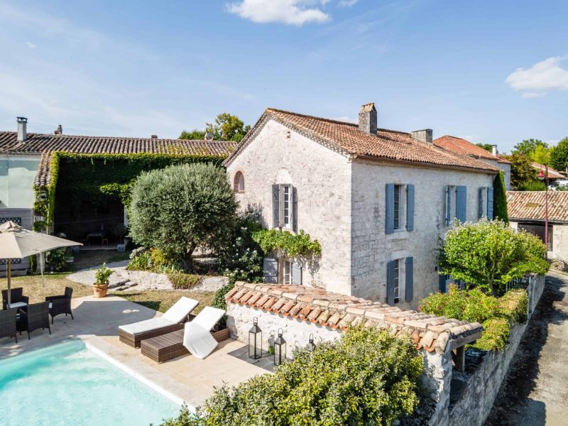 Maison de village avec piscine, atelier et studio