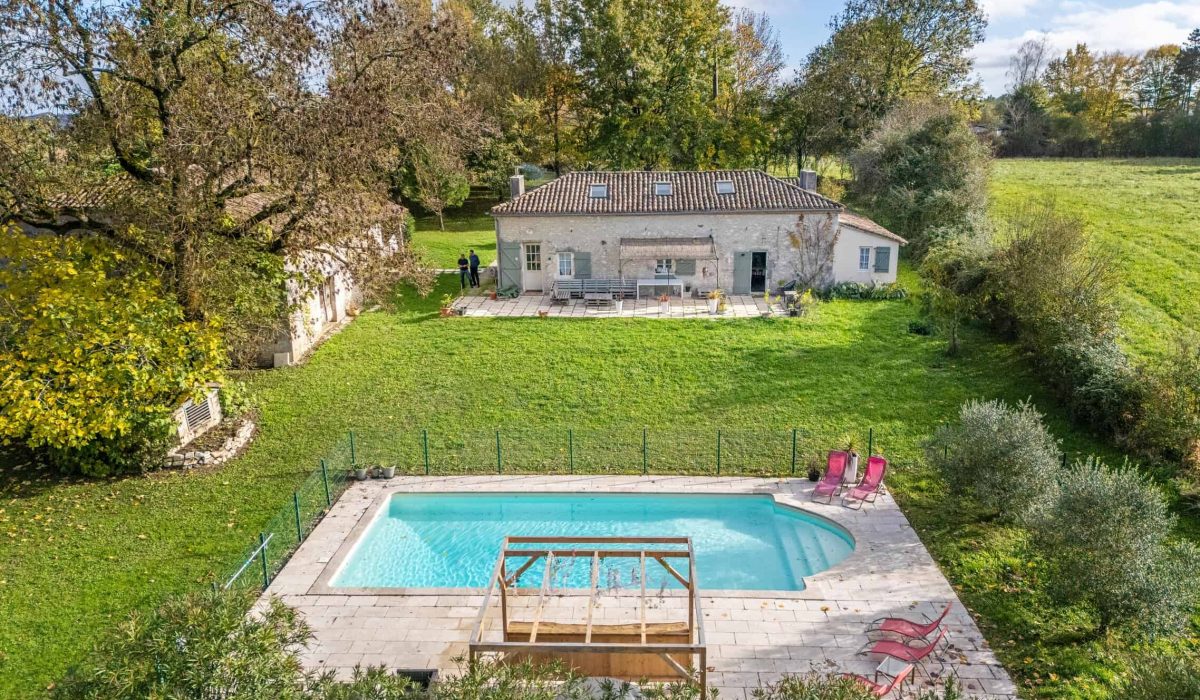 Maison de campagne avec grange et annexe