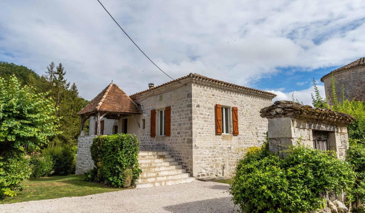Stone property in a village near Lauzerte
